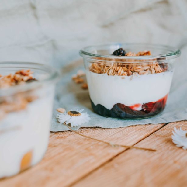 Nos desserts pots Fromage blanc Cerise Granola & Coco Abricot Granola (sans lactose)