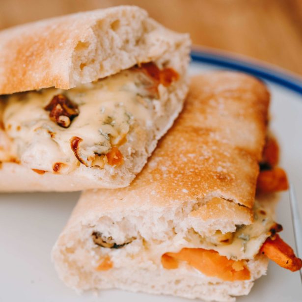 CIABATTA Bleu, Patate douce, Noix, Miel  (Végétarien)