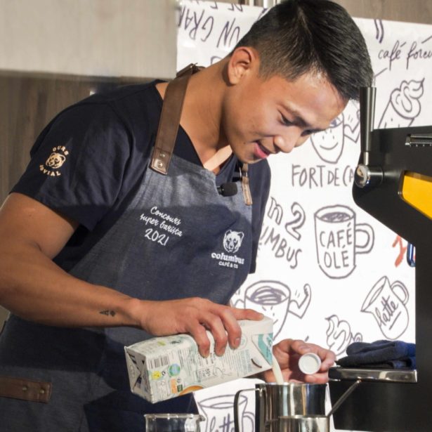 Jonald en pleine réalisation de sa recette ! 