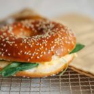 BAGEL Oeufs brouillés, Emmental, Mâche (végétarien)