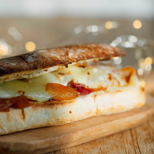 CIABATTA Raclette, Bresaola, Confit d’oignons