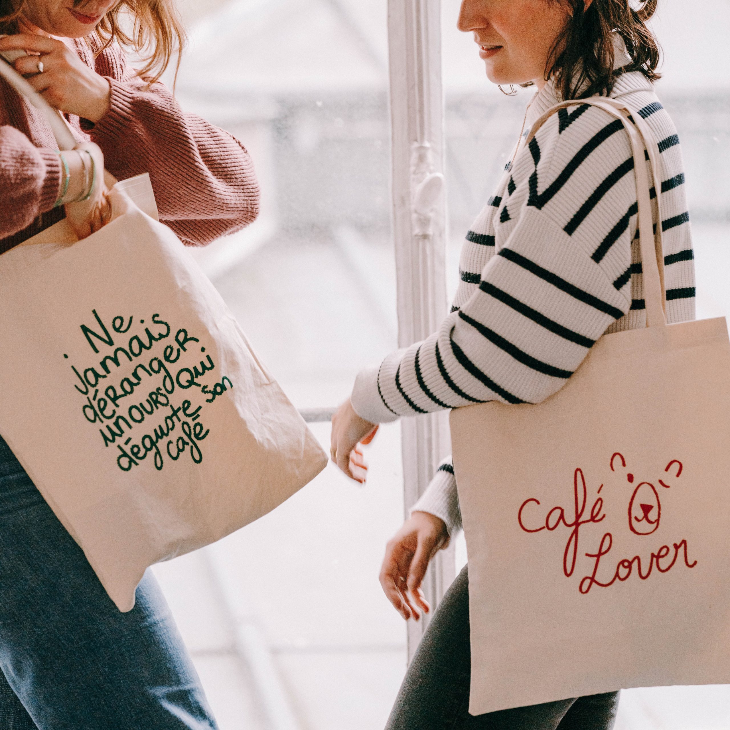 Tote bag Never disturb a bear enjoying its coffee